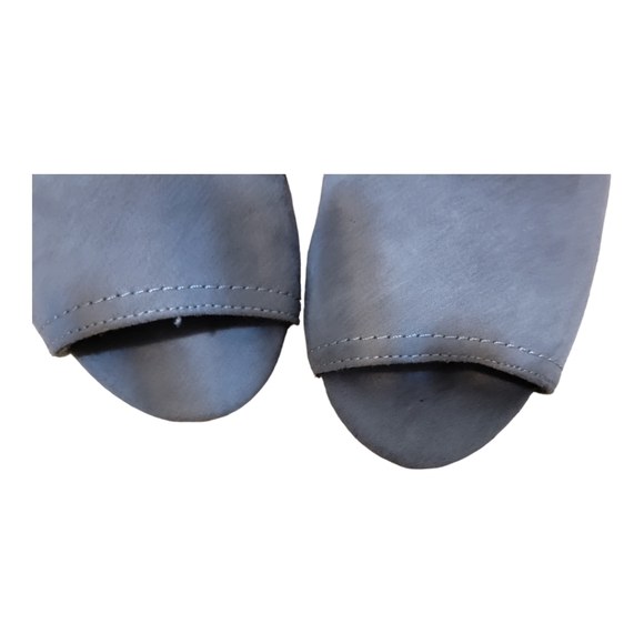 Gray Open Toe Shoes. 7.5 - Picture 6 of 8